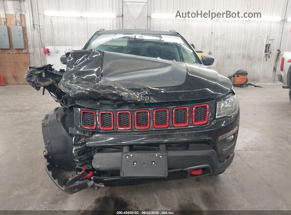 3C4NJDDB5JT207302 2018 JEEP COMPASS Черный Вид щитка приборов