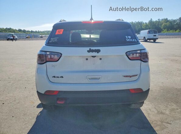 3C4NJDDB5JT451256 2018 JEEP COMPASS White Rear view