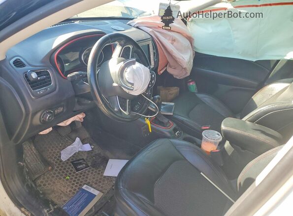 3C4NJDDB5JT451256 2018 JEEP COMPASS White Dashboard view