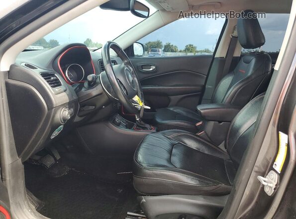 3C4NJDDB5KT759898 2019 JEEP COMPASS Gray Front interior view