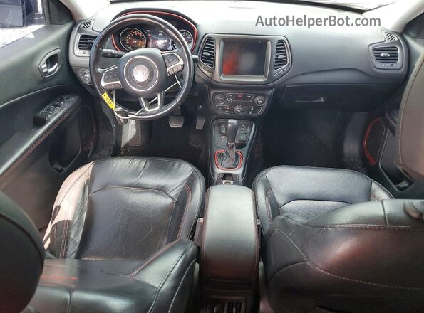 3C4NJDDB5KT759898 2019 JEEP COMPASS Gray Dashboard view