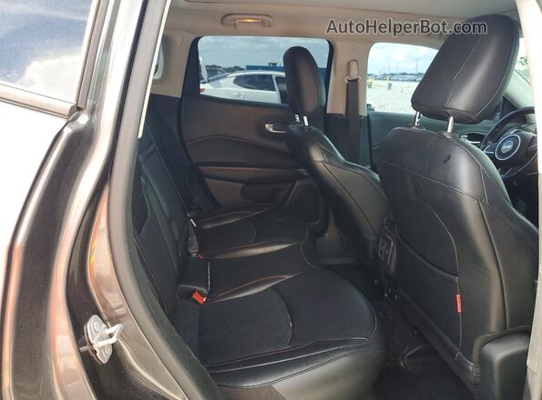 3C4NJDDB5KT759898 2019 JEEP COMPASS Gray Rear seats view