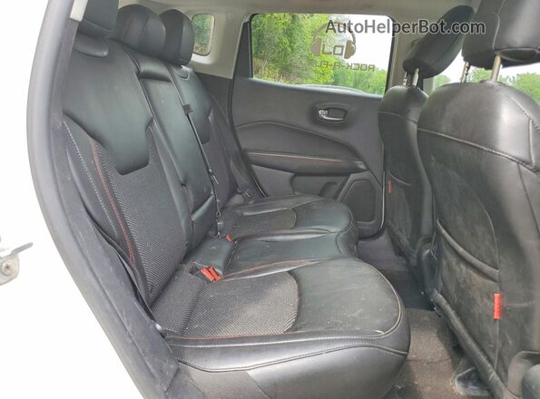 3C4NJDDB5MT576844 2021 JEEP COMPASS White Вид задньої частини салону