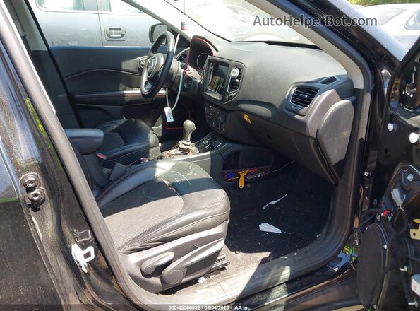 3C4NJDDB6JT153749 2018 JEEP COMPASS Black Widok wnętrza z przodu