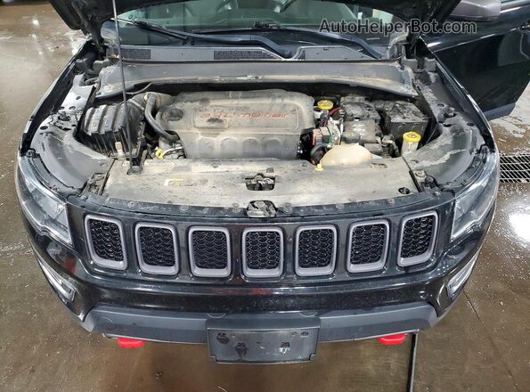 3C4NJDDB6JT262731 2018 JEEP COMPASS Black Вид задньої частини салону