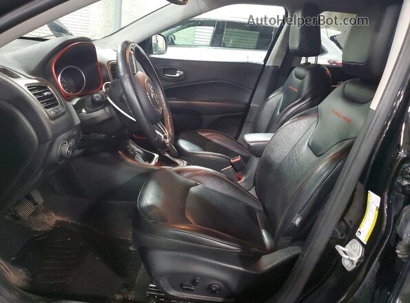 3C4NJDDB6JT262731 2018 JEEP COMPASS Black Вид салону спереду