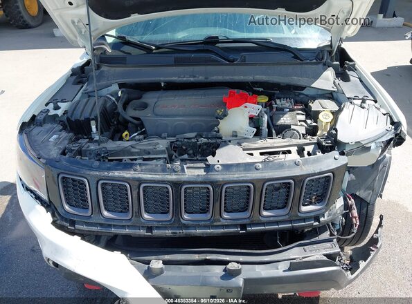 3C4NJDDB6KT668199 2019 JEEP COMPASS White Вид ззаду