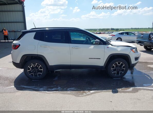 3C4NJDDB6KT668199 2019 JEEP COMPASS White Вид задньої частини салону