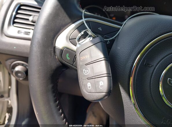 3C4NJDDB6KT668199 2019 JEEP COMPASS White Вид панелі приладів