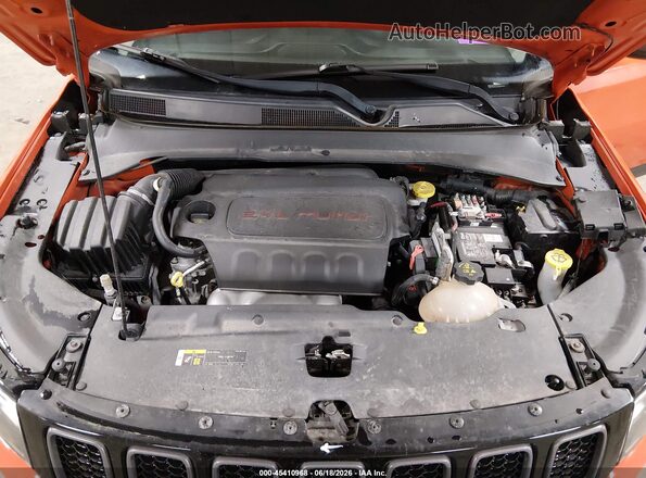 3C4NJDDB7JT230256 2018 JEEP COMPASS Orange უკანა ხედი