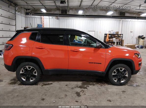 3C4NJDDB7JT230256 2018 JEEP COMPASS Orange უკანა სალონის ხედი
