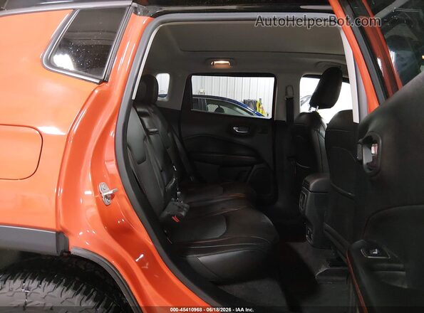 3C4NJDDB7JT230256 2018 JEEP COMPASS Orange VIN კოდის სტიკერის ხედი