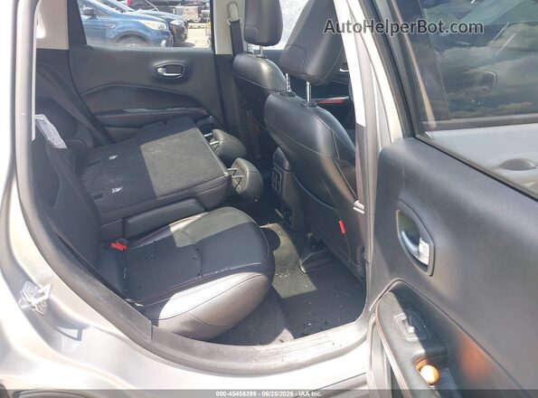 3C4NJDDB7KT790540 2019 JEEP COMPASS Silver VIN sticker view