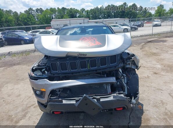 3C4NJDDB7KT790540 2019 JEEP COMPASS Silver Instrument cluster view