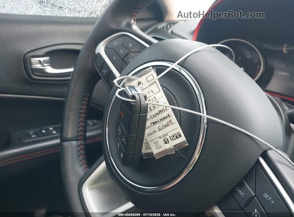 3C4NJDDB7KT790540 2019 JEEP COMPASS Silver Dashboard view