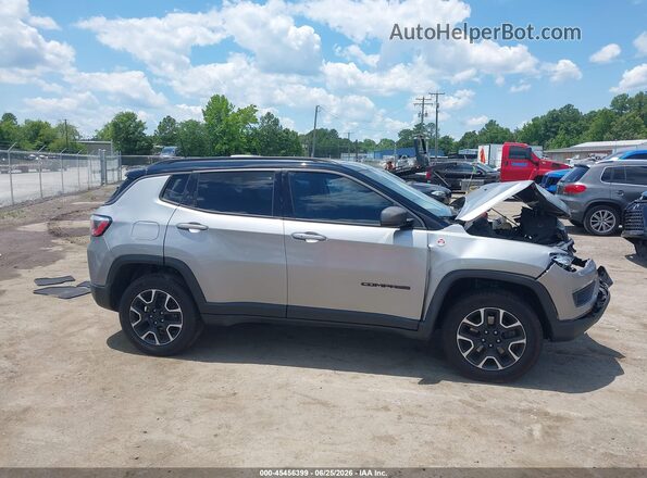 3C4NJDDB7KT790540 2019 JEEP COMPASS Silver Rear interior view