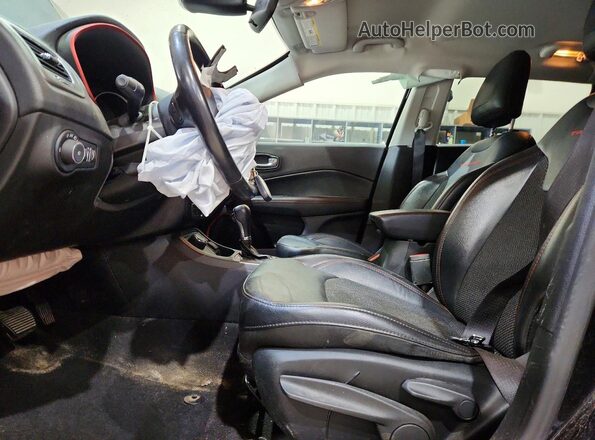 3C4NJDDB7LT234648 2020 JEEP COMPASS Black Widok wnętrza z przodu