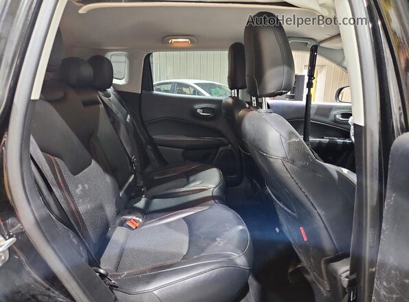 3C4NJDDB7LT234648 2020 JEEP COMPASS Black Widok wnętrza z tyłu