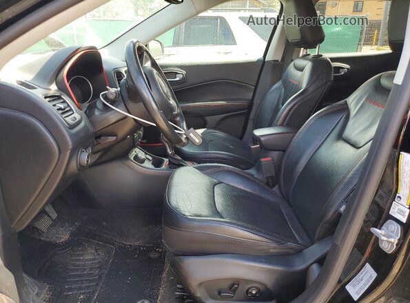 3C4NJDDB8HT635410 2017 JEEP COMPASS Black Вид салону спереду