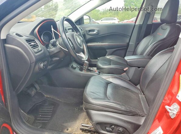 3C4NJDDB8JT147791 2018 JEEP COMPASS Red 