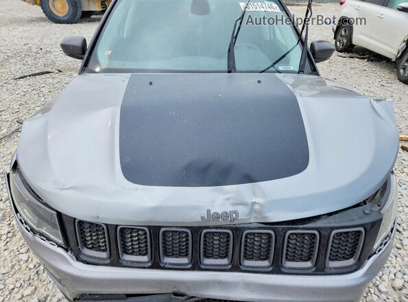 3C4NJDDB9HT660266 2017 JEEP COMPASS Серебряный Вид подкапотного пространства