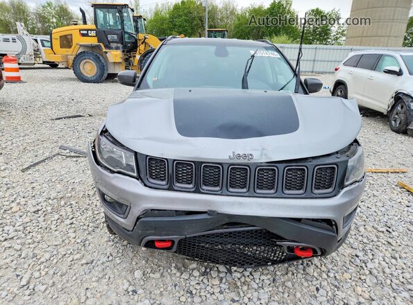 3C4NJDDB9HT660266 2017 JEEP COMPASS Серебряный Вид спереди