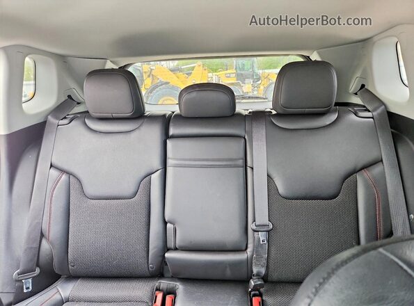 3C4NJDDB9HT660266 2017 JEEP COMPASS Серебряный Вид задних сидений