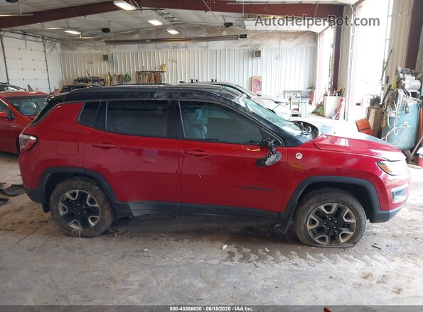 3C4NJDDB9JT128294 2018 JEEP COMPASS Red Widok wnętrza z tyłu