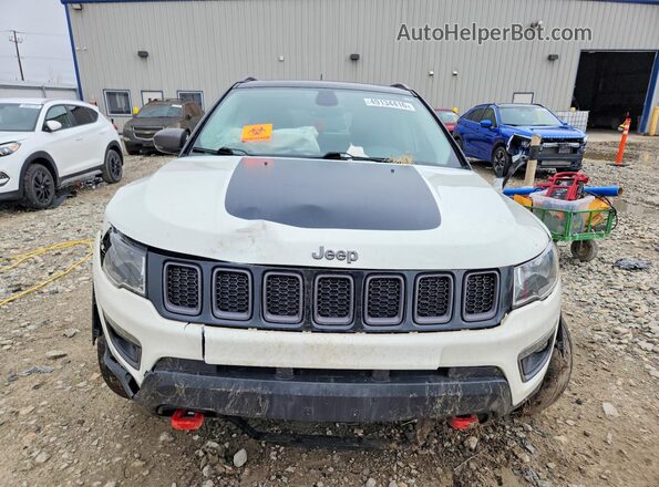 3C4NJDDB9JT178631 2018 JEEP COMPASS White Front view