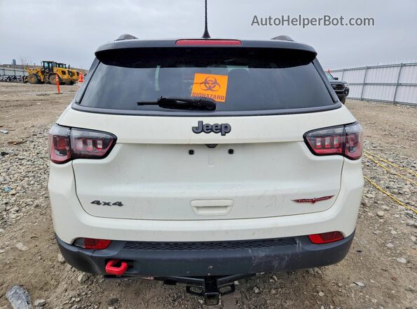 3C4NJDDB9JT178631 2018 JEEP COMPASS White Rear view