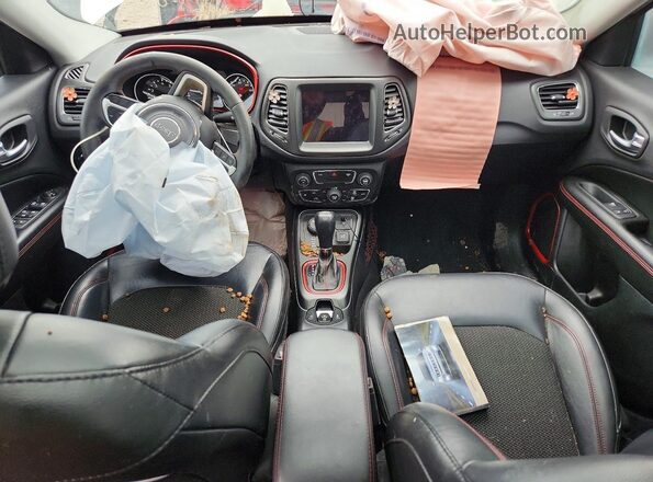 3C4NJDDB9JT178631 2018 JEEP COMPASS White Dashboard view