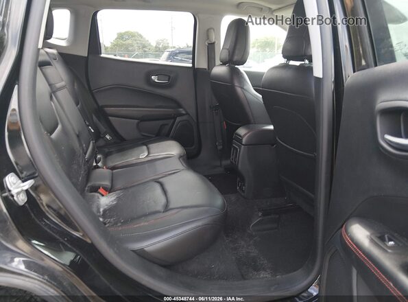 3C4NJDDB9JT307306 2018 JEEP COMPASS Black VIN կոդի պիտակի տեսք