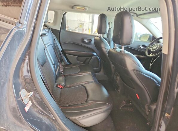 3C4NJDDB9JT342623 2018 JEEP COMPASS Blue Rear interior view