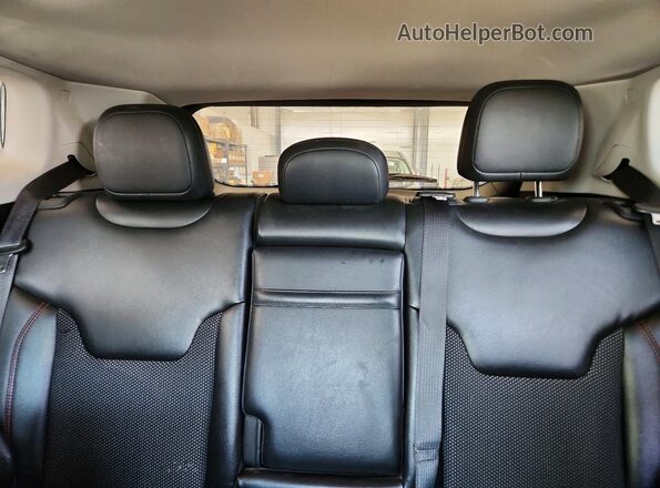 3C4NJDDB9JT342623 2018 JEEP COMPASS Blue Rear seats view