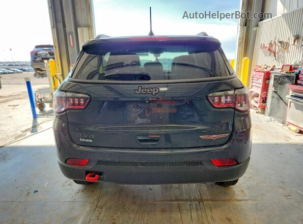 3C4NJDDB9JT342623 2018 JEEP COMPASS Blue Rear view