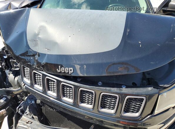 3C4NJDDB9JT501723 2018 JEEP COMPASS Black Engine compartment view