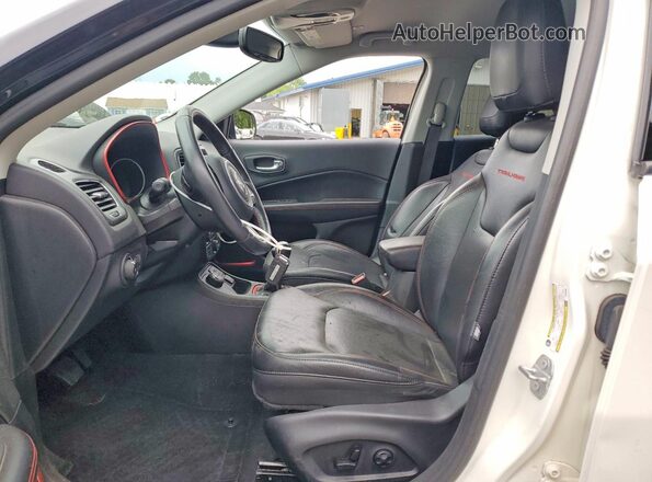 3C4NJDDB9KT594860 2019 JEEP COMPASS White Вид салону спереду