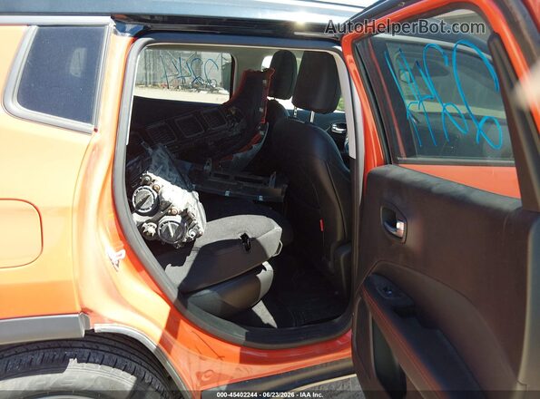 3C4NJDDB9KT697759 2019 JEEP COMPASS Orange VIN sticker view