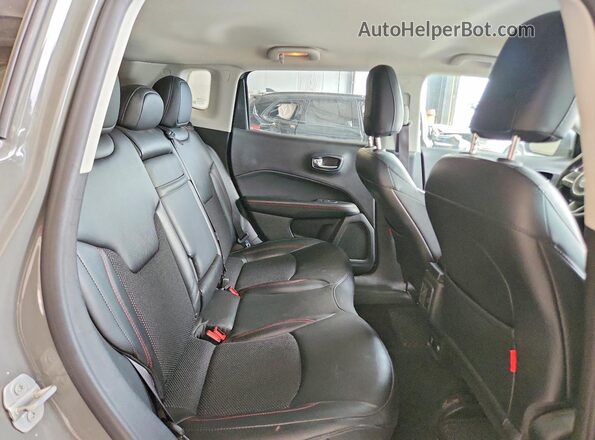 3C4NJDDB9KT828978 2019 JEEP COMPASS Gray უკანა სალონის ხედი