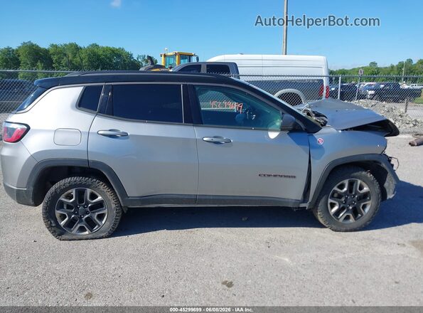 3C4NJDDBXHT651897 2017 JEEP NEW COMPASS Gray Rear interior view
