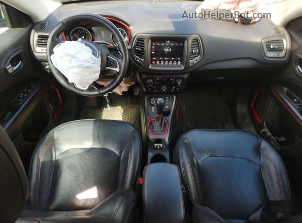 3C4NJDDBXJT234771 2018 JEEP COMPASS Gray Vista del salpicadero