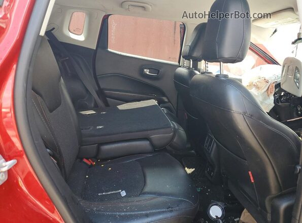 3C4NJDDBXJT457182 2018 JEEP COMPASS Красный Вид задней части салона