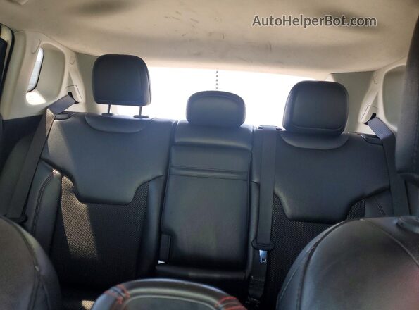3C4NJDDBXKT670943 2019 JEEP COMPASS White Вид задніх сидінь
