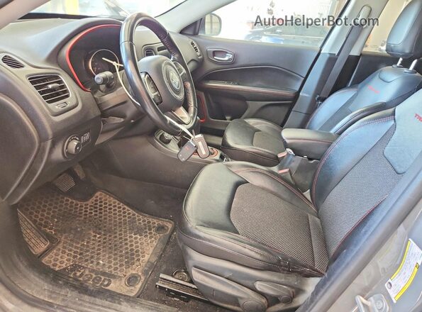 3C4NJDDBXLT123480 2020 JEEP COMPASS Gray Front interior view
