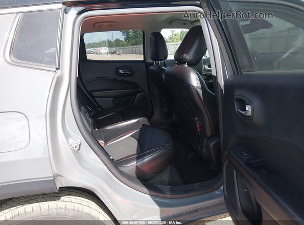 3C4NJDDBXLT203412 2020 JEEP COMPASS Gray VIN կոդի պիտակի տեսք