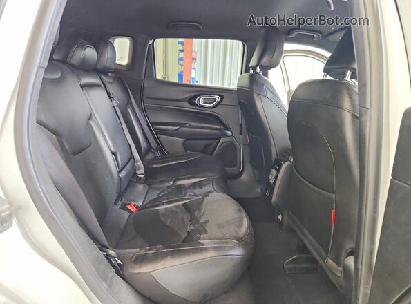 3C4NJDDN0ST533083 2025 JEEP COMPASS White Вид задньої частини салону