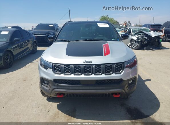3C4NJDDN0ST542351 2025 JEEP COMPASS Silver Вид задньої частини салону