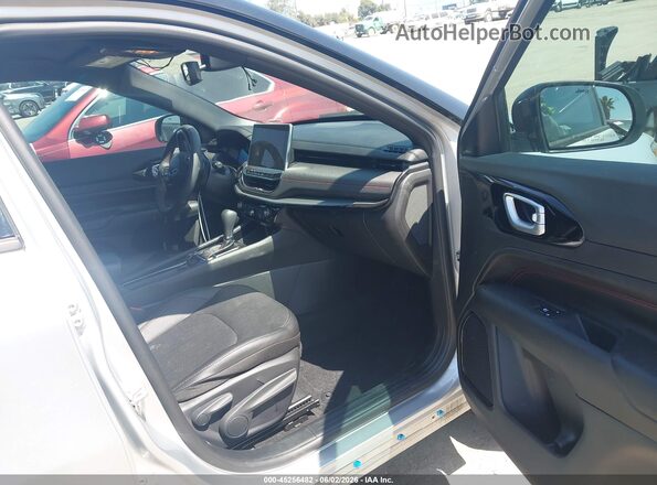 3C4NJDDN0ST542351 2025 JEEP COMPASS Silver Вид салону спереду