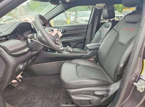 3C4NJDDN1RT166785 2024 JEEP COMPASS Gray Front interior view