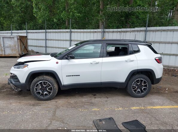 3C4NJDDN1ST524604 2025 JEEP COMPASS White Widok wnętrza 360 stopni
